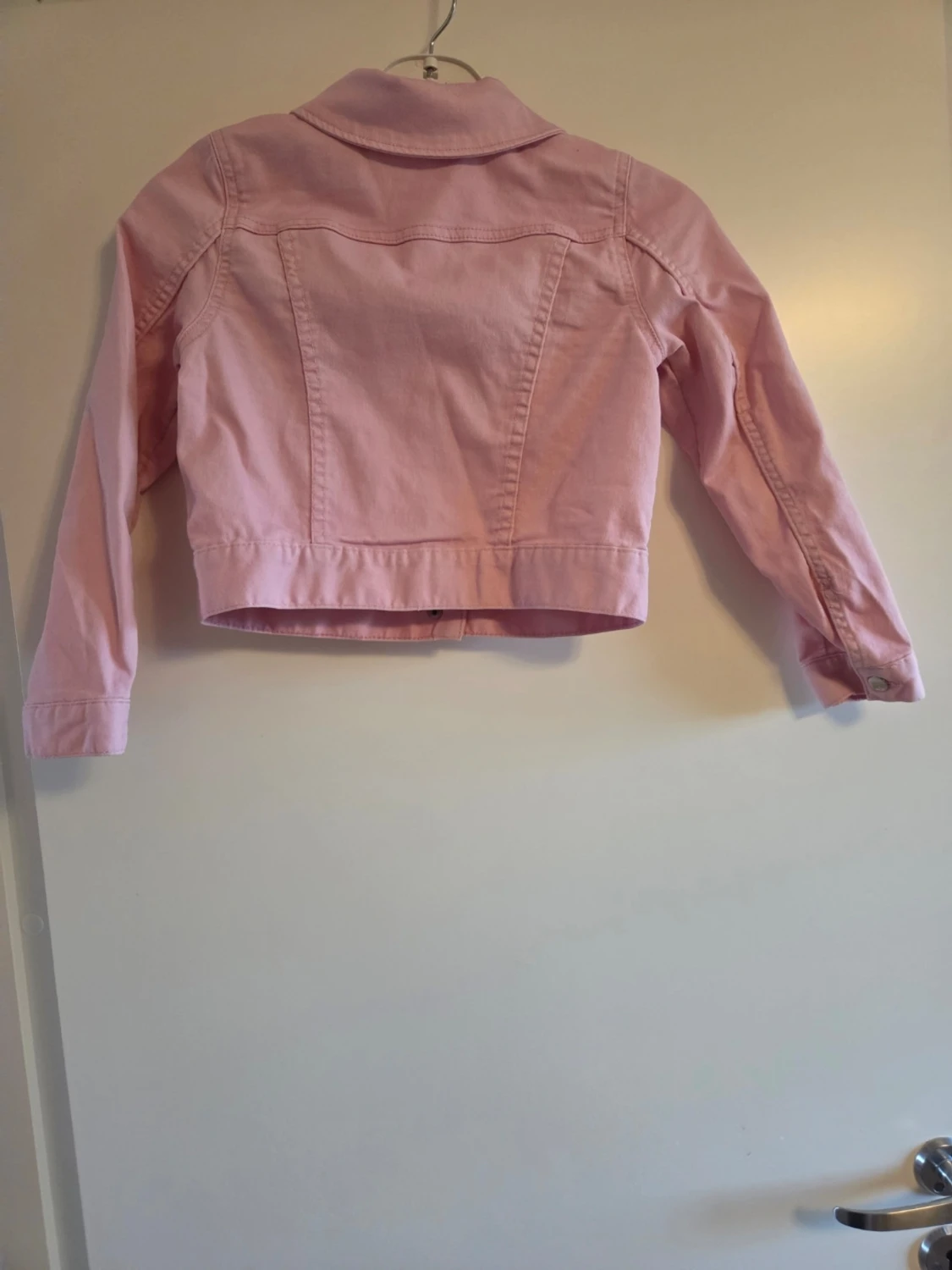 Ljusrosa jeansjacka med knappar, stl 128 - 1