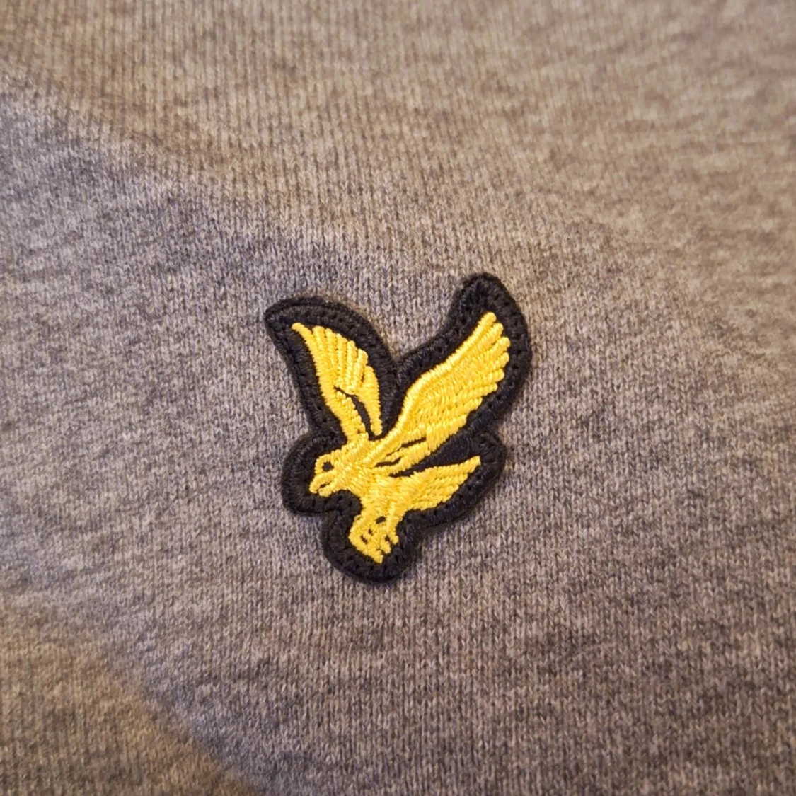 Grå sweatshirt från Lyle & Scott - 4