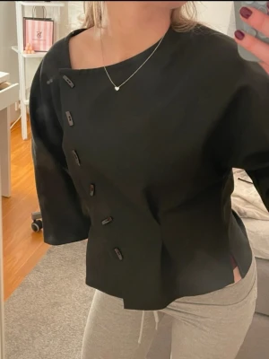 Unik topp - Jättefin unik topp från märket Tamia Shakir🩷🩷🩷 OBS!!! Smutsig spegel, inte plagget