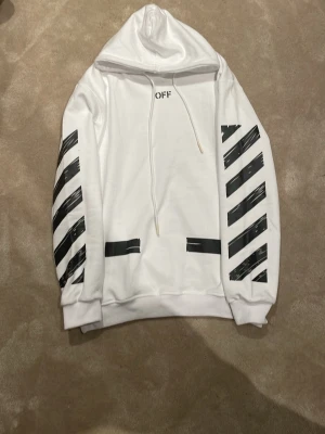 Off White hoodie  - Riktig snygg, helt ny, stl L