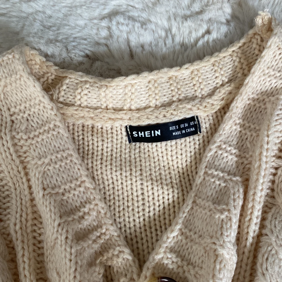 Beige stickad kofta från SHEIN - 3