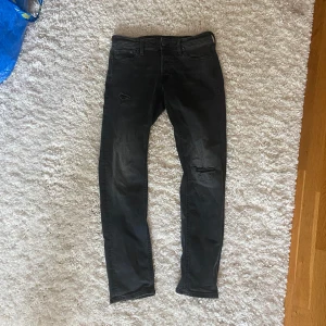 Jack&Jones Jeans - Super snygga jeans från Jack&Jones, modell Slim/Glenn. Storlek 30/32 säljer då dom inte längre passar.