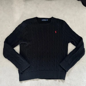 kabelstickad tröja Polo Ralph Lauren - Säljer nu min super fina Polo Ralph Lauren tröja då den inte passar på mig. 