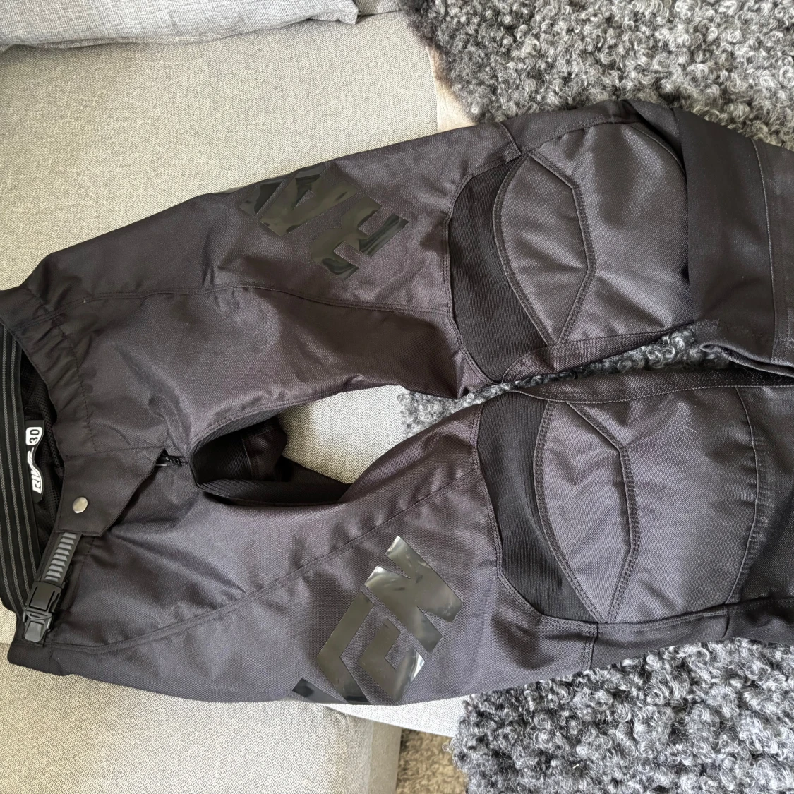Svarta täckbyxor Rival strl 30