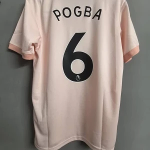 Fotbolls tröjor  - En bra kvalitet med bra pris har jätte många andra skriv till mig om ni är intresserade finns alla storlek.