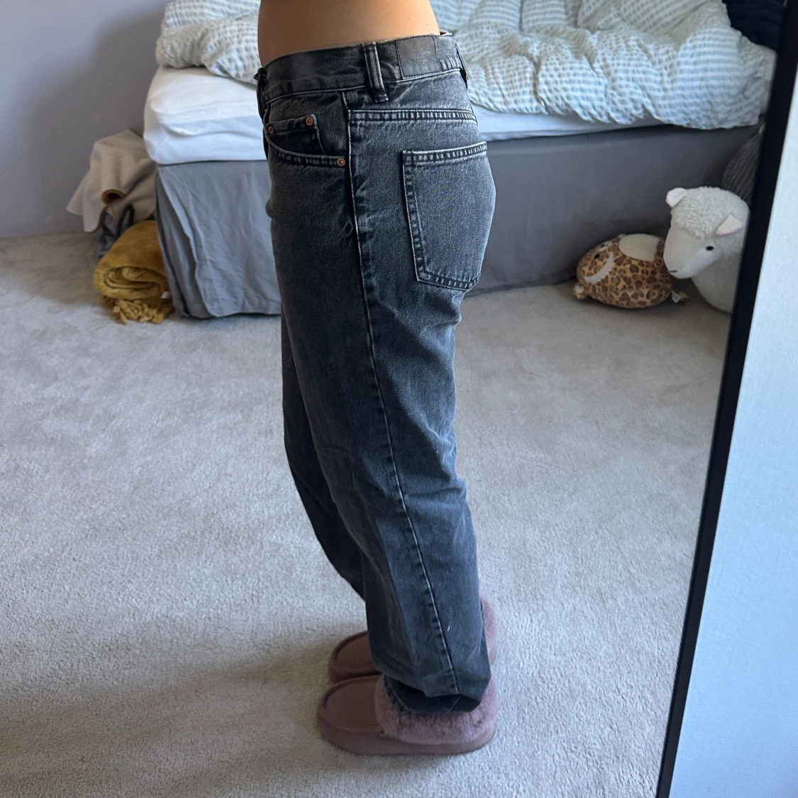 Mörkgråa raka jeans - 2