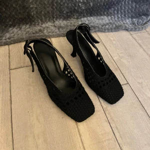 Svarta pumps med flätad design - Snygga svarta klackskor 🖤