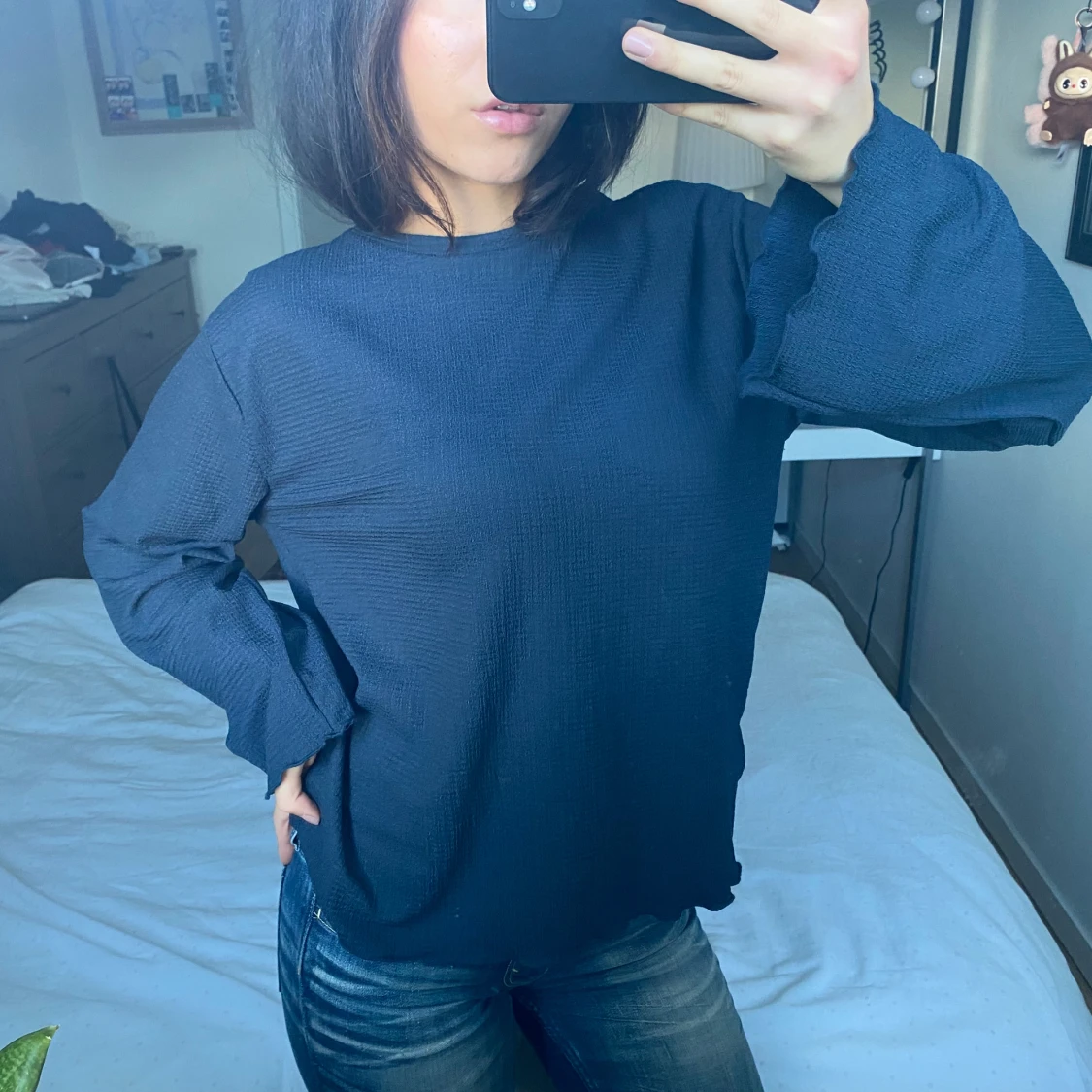 Mörkblå långärmad tröja med vida ärmar - 1