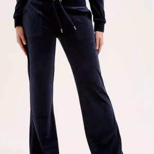 Marinblått juicy couture sett  - Marinblått sett i storlek xs, säljer då de inte kommer till användning