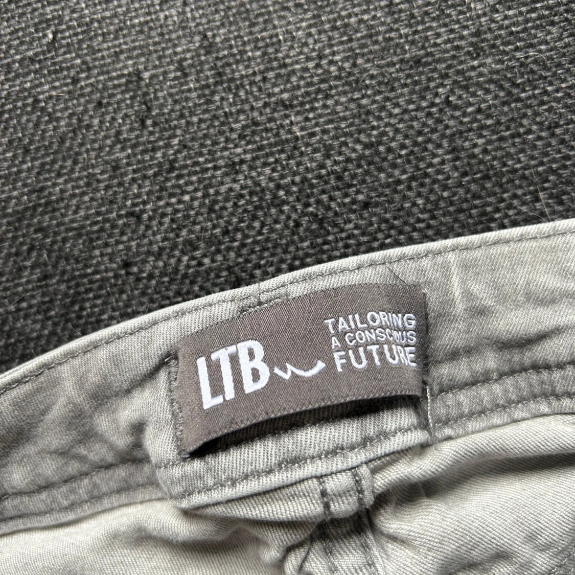 Grå byxor från LTB - 1