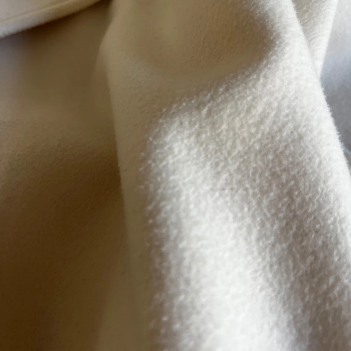 Beige kappa med bälte och krage - 1