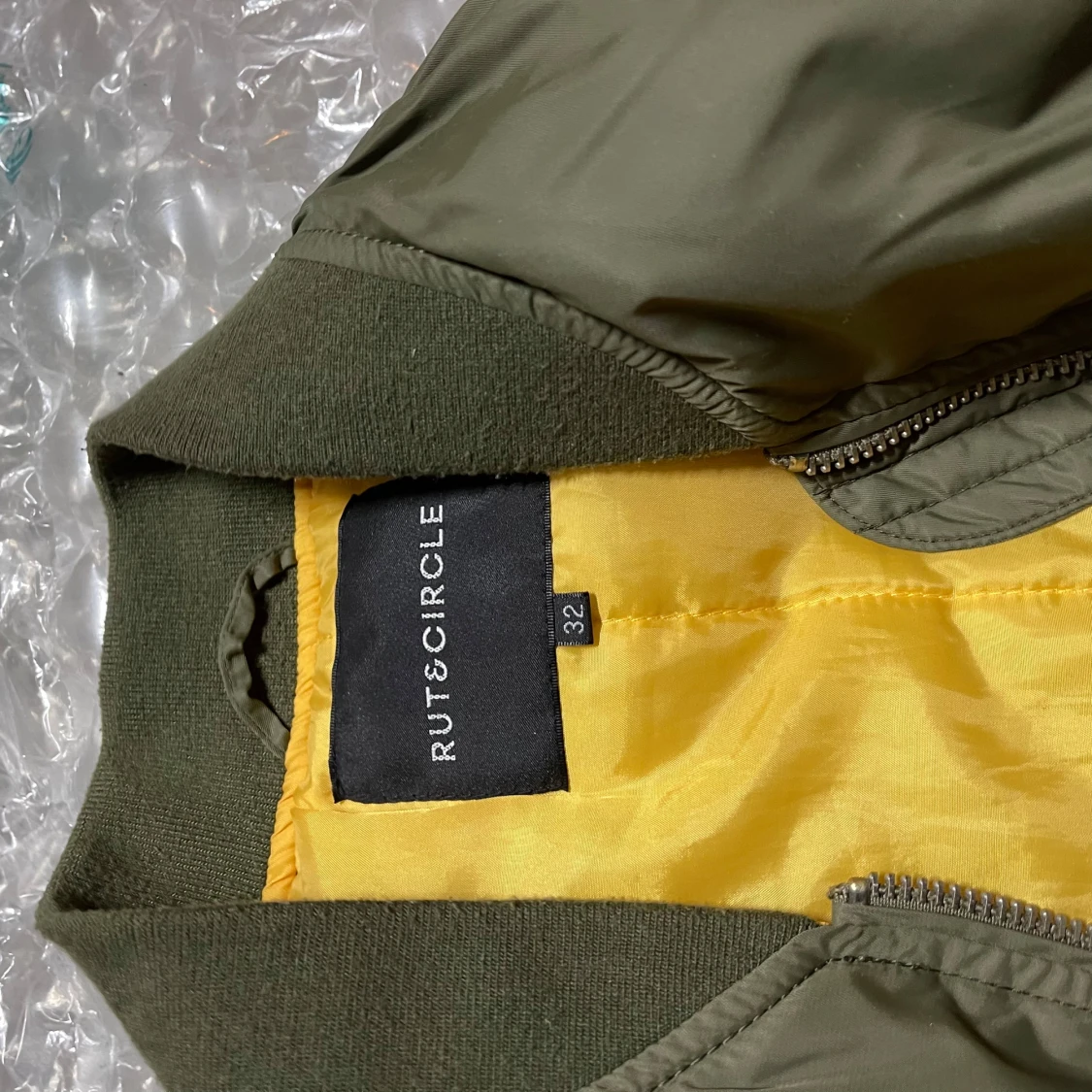 Olivgrön bomberjacka från Rut&Circle - 2