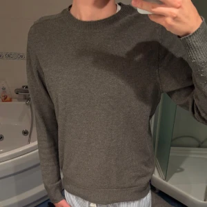 Merinoull sweater - | nu säljer jag en riktigt fräsch och skön tröja från devred i merinoull | Storlek: M | Skick: 8/10 |   Den har en rikigt skön grå färg | skriv till mig för fler frågor | 