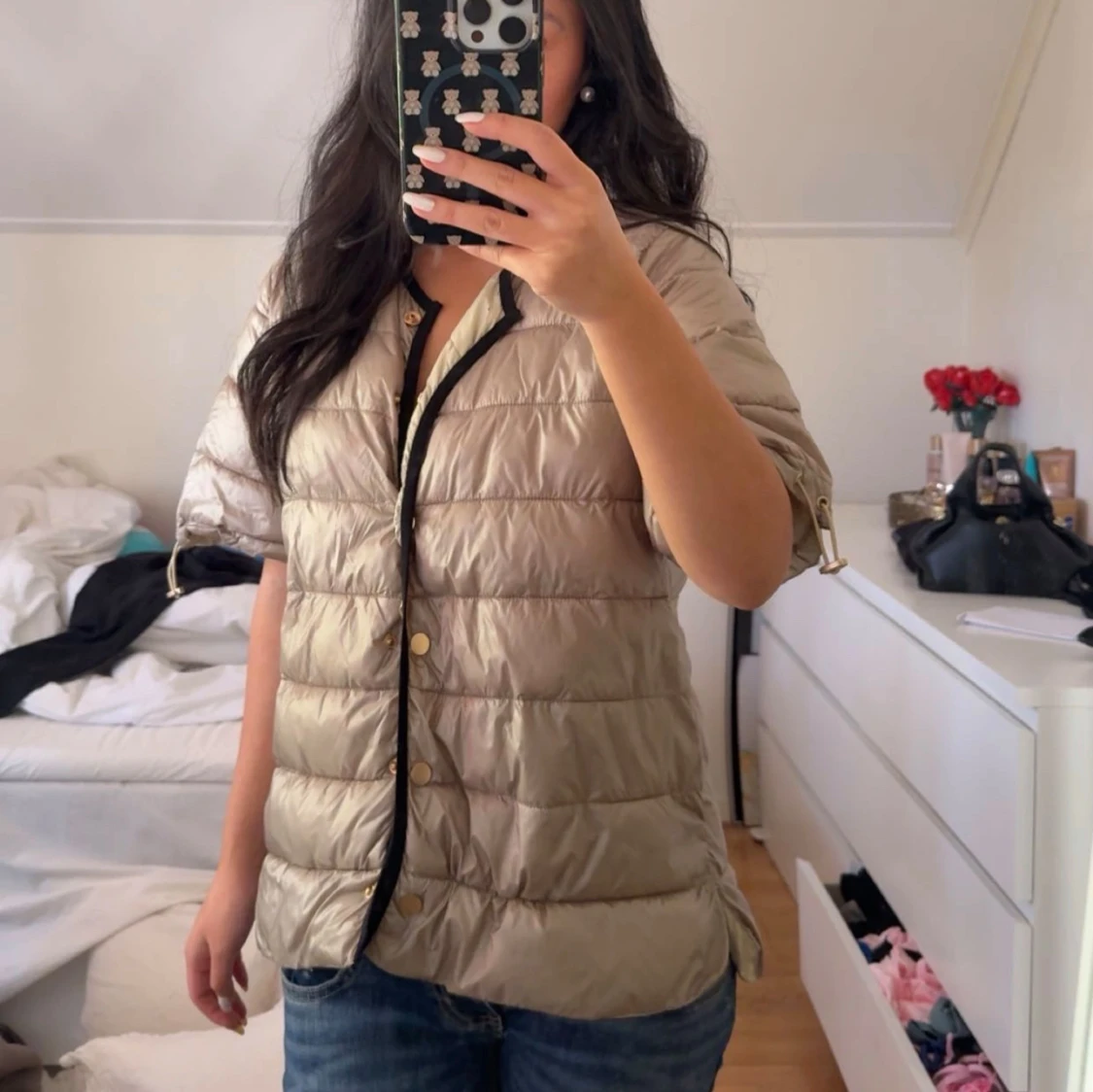 Beige trekvartsärmad pufferjacka