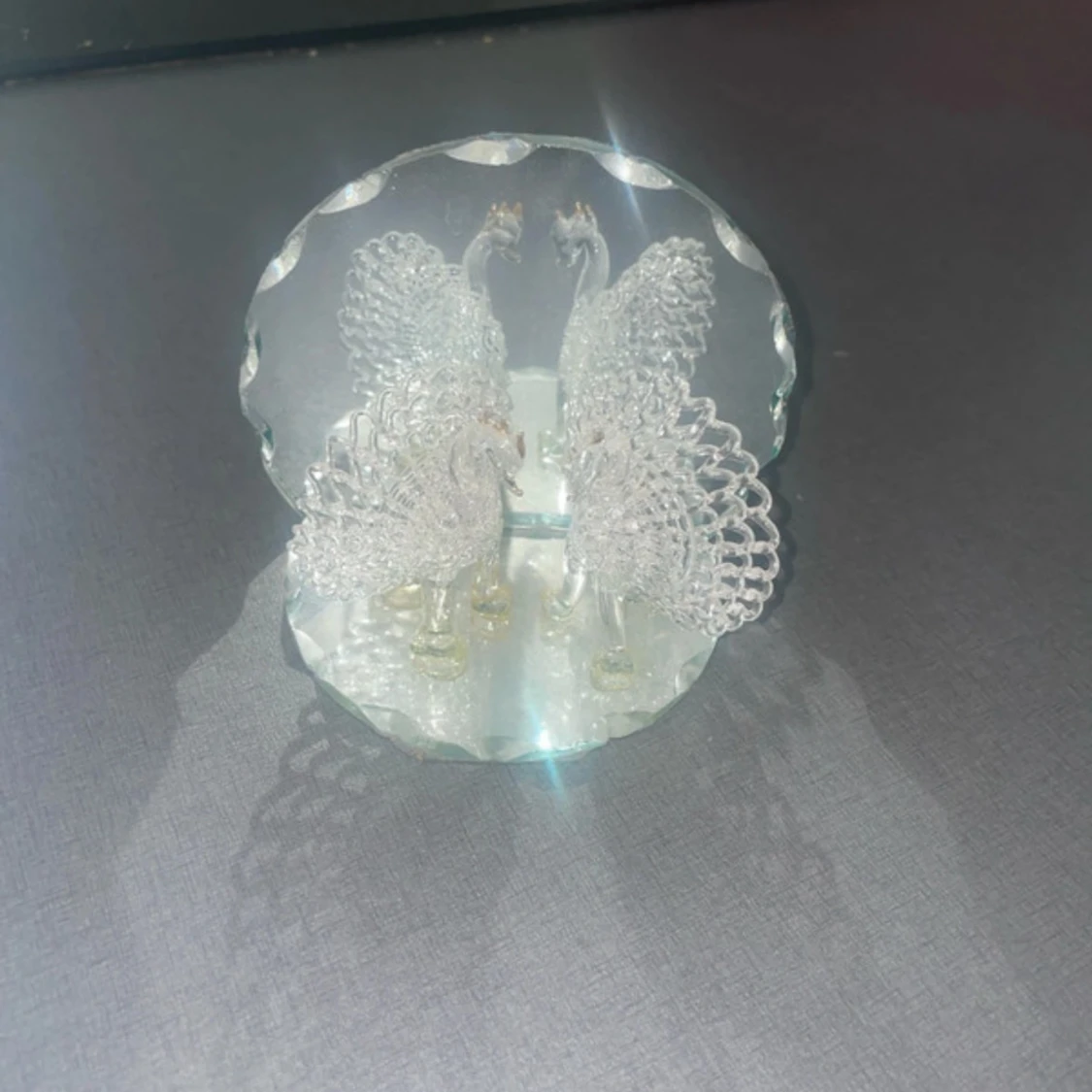 Glasprydnad med två svanar - 1