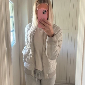  bomberjacka zara - Superfin bomberjacka, perfekt till hösten från Zara stl M💞