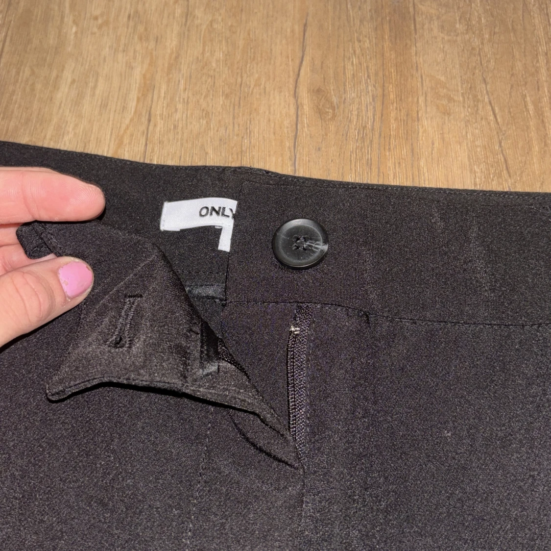 Svarta kostymbyxor från ONLY, stl 40 - 2