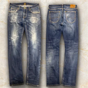 Lee jeans - Riktigt snygga lee jeans. Snygg tvätt samt ett hål på höger knä. W29 L32 modell Luke