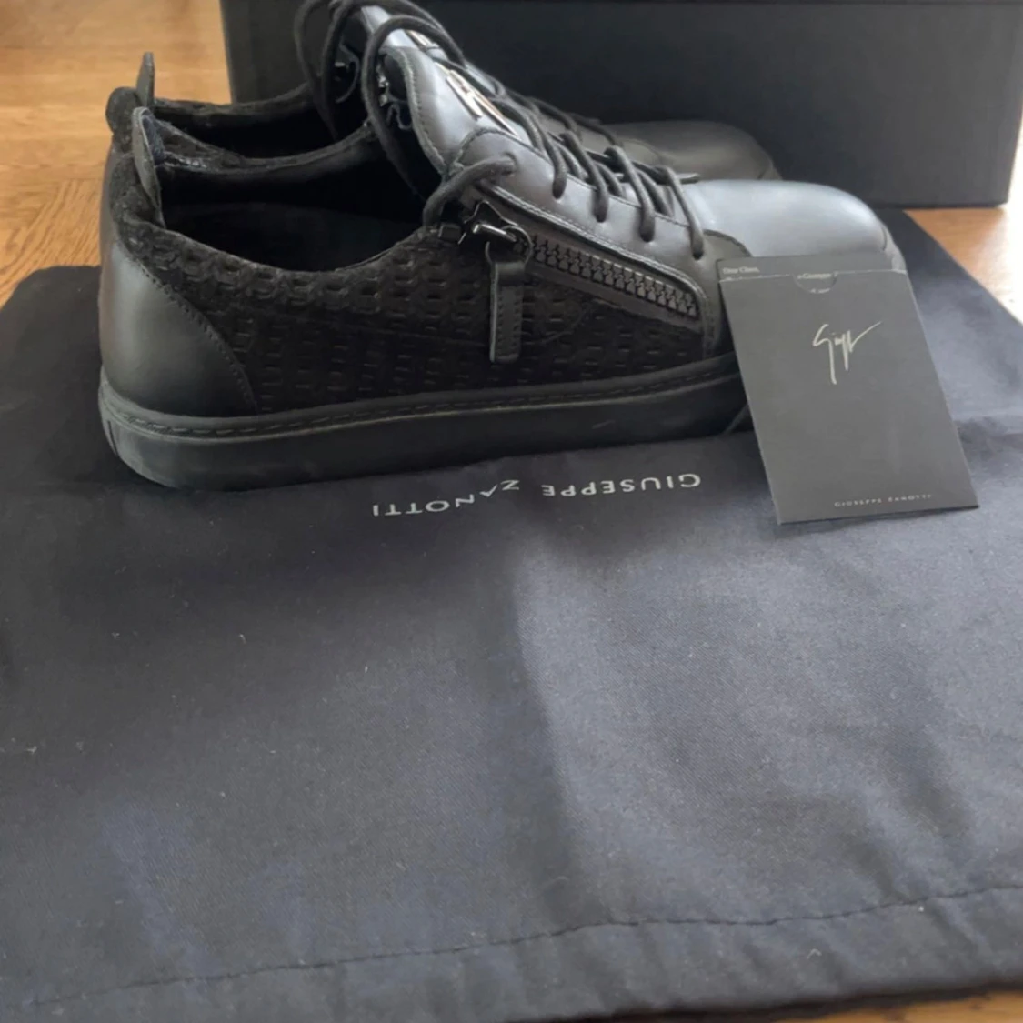 Svarta sneakers från Giuseppe Zanotti
