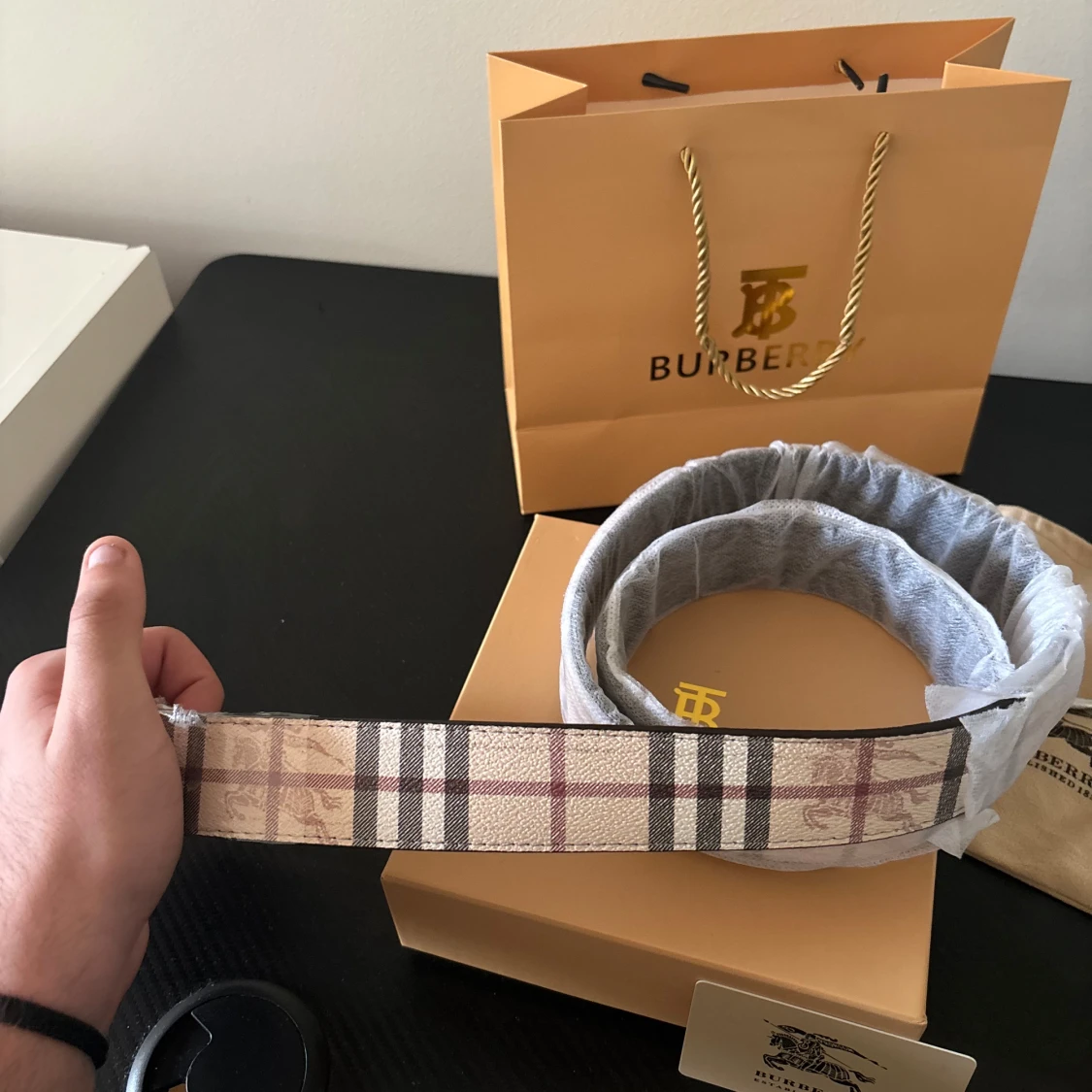 Rutig Burberry bälte med silverdetalj - 2