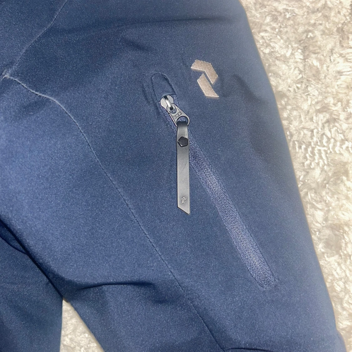 Mörkblå Peak Performance jacka  - 3