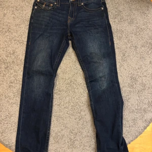 True religion jeans - Feta trueys i nyskick, smått bootcut passform. W30 L34