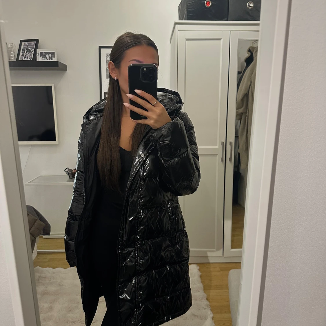 Svart lång pufferjacka med päls - 2