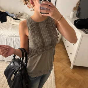 Fest topp - Bra skick! Står ingen storlek men skulle säga xs-s