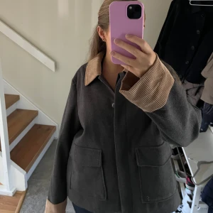 Kappa  - Kappa från märket aware. I grå färg med bruna muddar. I fint skick! I storlek XL men jag bär vanligtvis s-m så fungerar för mindre storlekar också! 