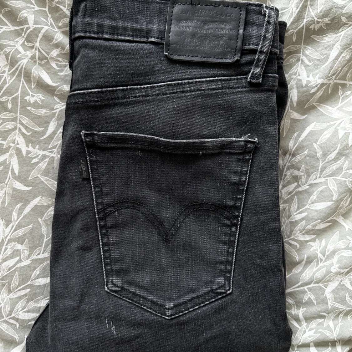 Svarta Levi's jeans mile high super skinny 29