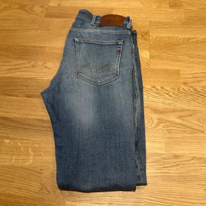 Replay Jeans - Säljer ett par schyssta Replay Jondrill jeans. Storlek W30 L32