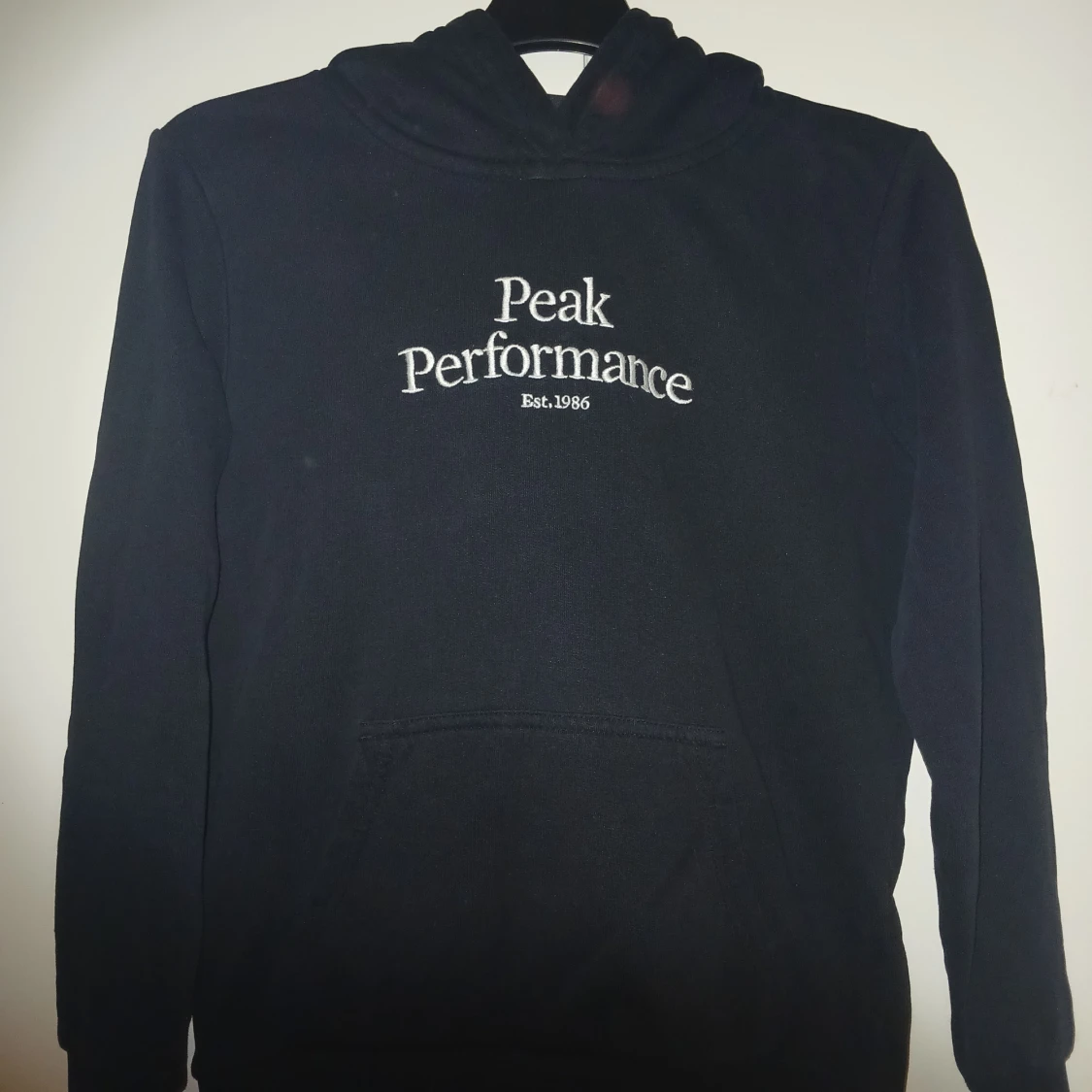 Svart hoodie från Peak Performance strl 150