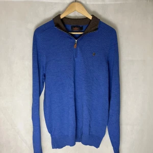 Morris Halfzip - Riktigt soft Morris halfzip. Storlek M. Modellen är 185. Väldigt fint skick 