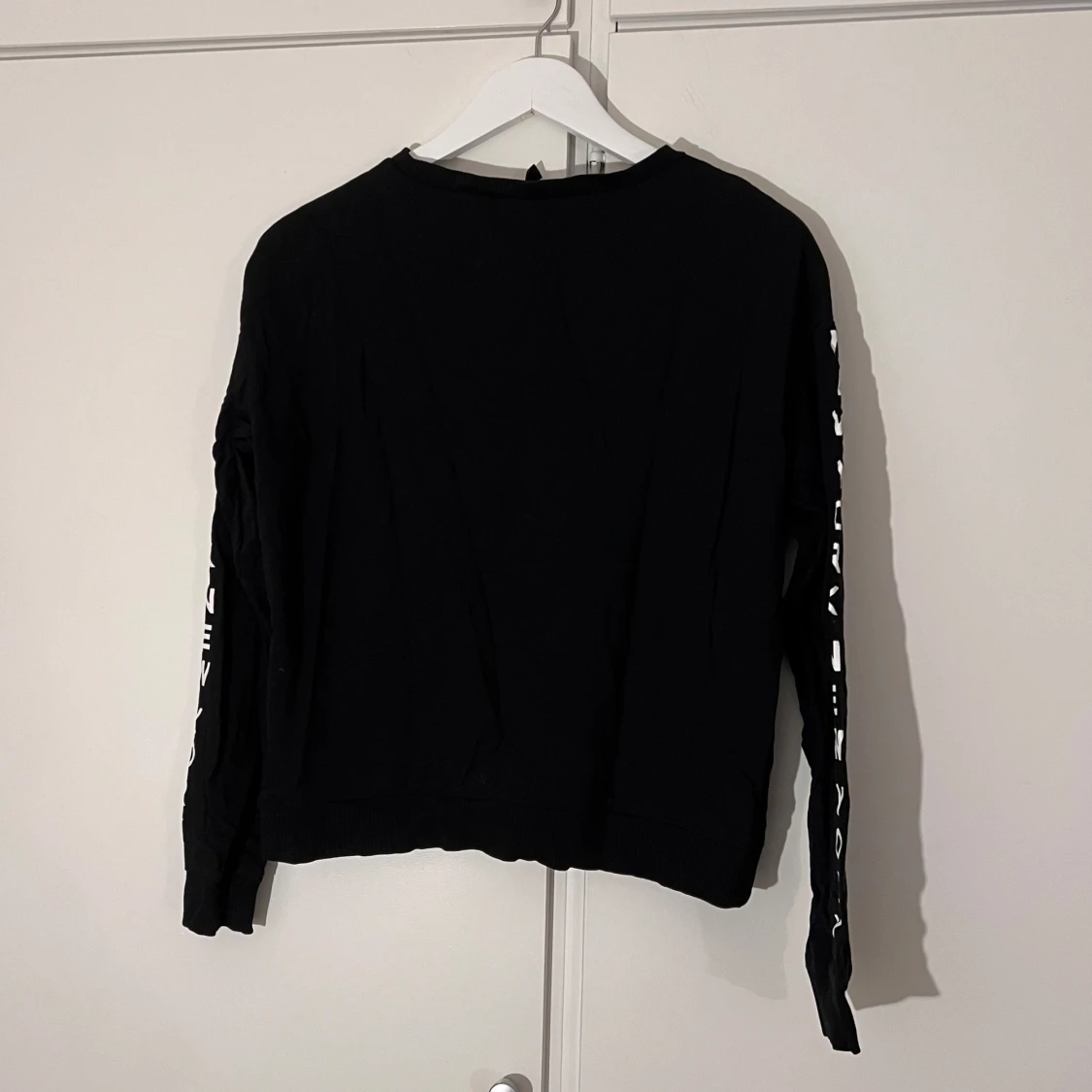 Svart långärmad tröja från H&M Divided - 2