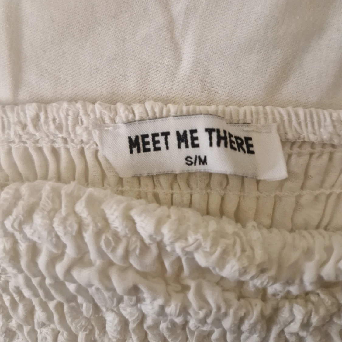 Vit axelbandlös klänning - 2