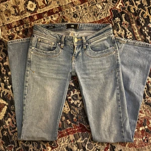 Low waist jeans - Lågmidjade LTB jeans i modellen ’VALERIE’, se storleken i sista bilden💞