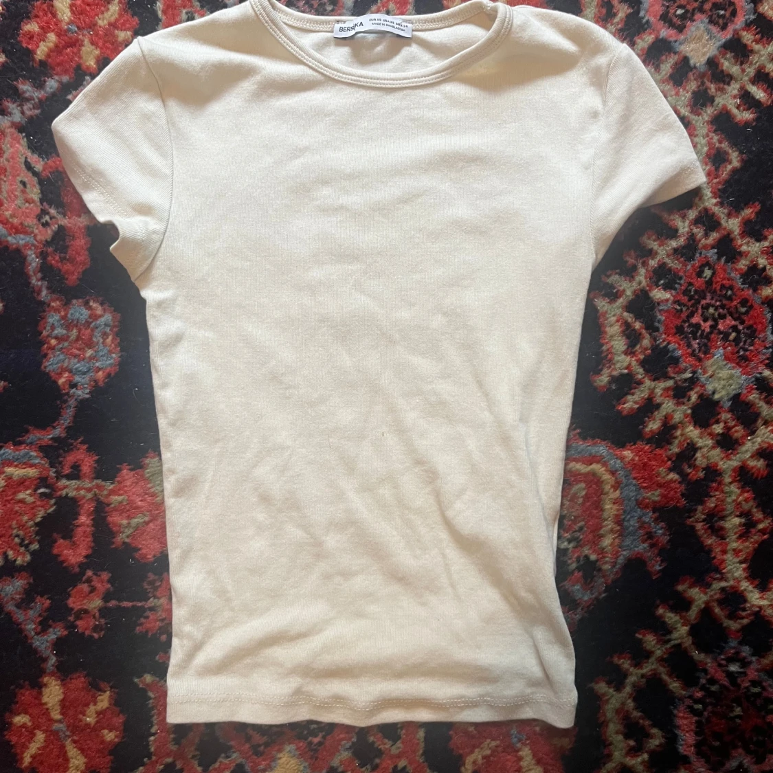 Beige t-shirt från Bershka