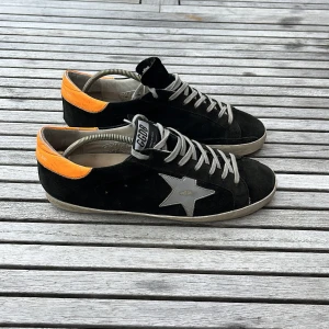 Golden Goose skor  - Goolden goose skor | Bra skick | Nypris 6000kr | Storlek 42 | Hör av dig vid minsta fråga eller fundering📩