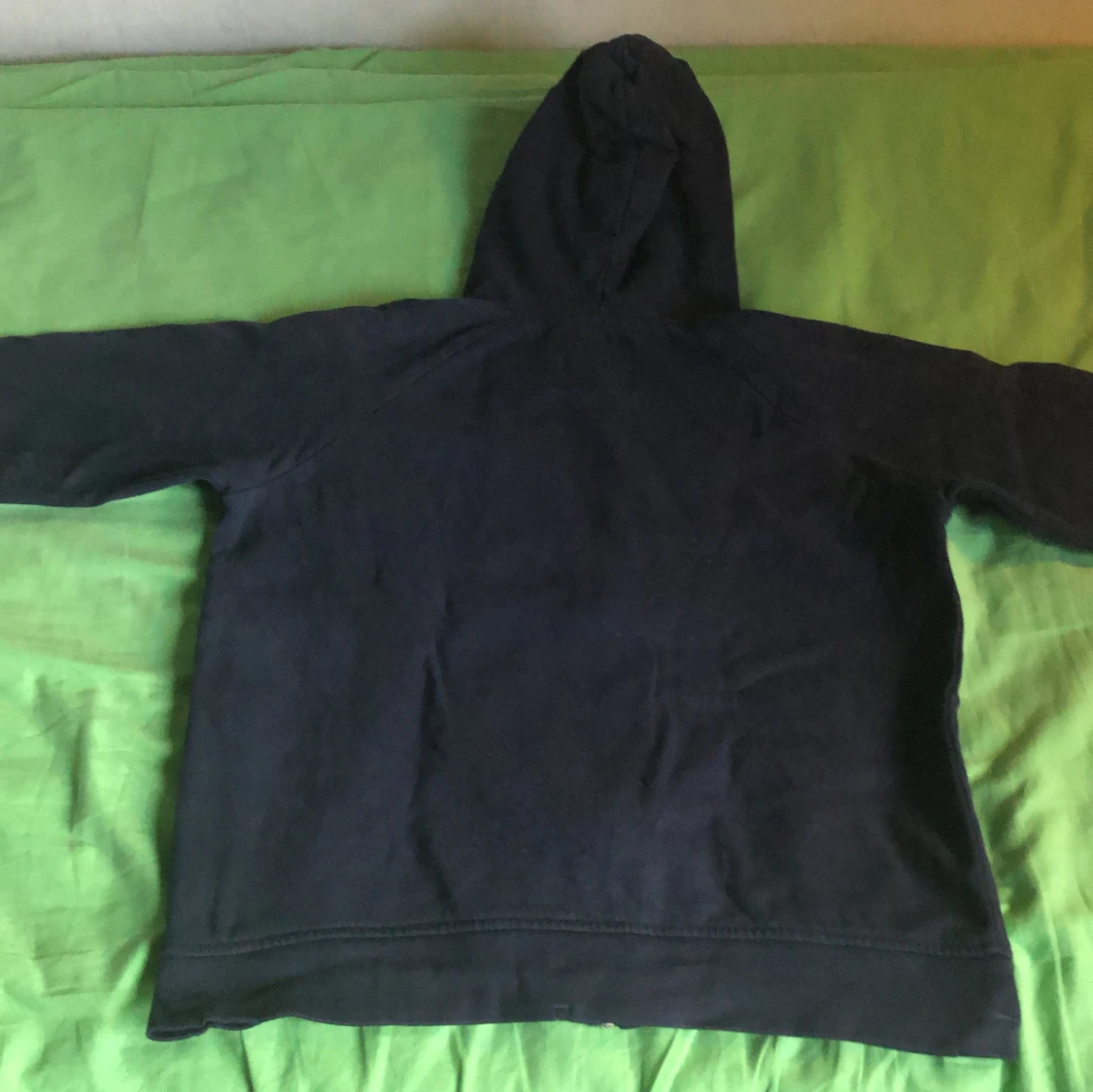 Svart hoodie med dragkedja från 157 - 1