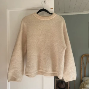 Beige hm mohair tröja - Endast använd 2 ggr, snygg å poppis
