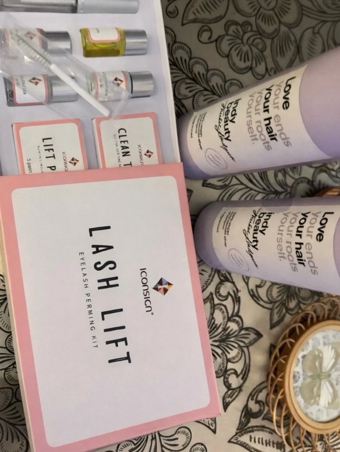 Set/Lash Lift kit från Iconsign och två nya silver  hårfladkor mot gults toner 💕🫶   - 4