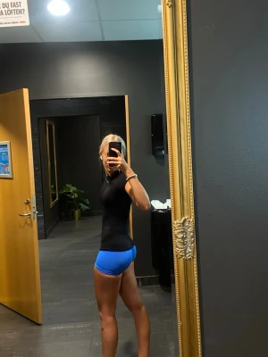 Blå Gymshorts  - Blå supersnygga Gymshorts från Gtech i performance kollektionen, använt ca 2 gånger💕