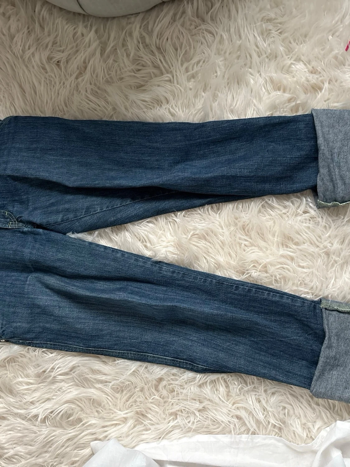 Blå jeans med breda uppvik