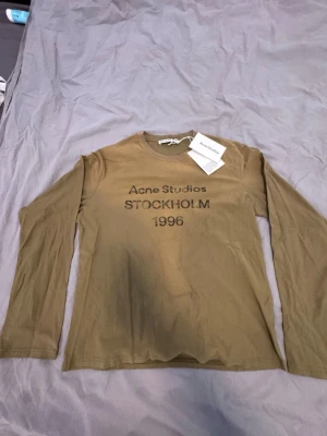 Beige långärmad topp Acne Studios - Passar M också 