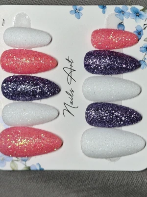 Press on naglar  - Handgjorda nagel set bra kvalitet och fina. Man får med rengöring beskrivning o de man behöver för att applicera naglarna❤️ storlek L