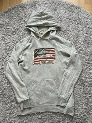 Ralph Lauren denim supply hoodie  - Ralph Lauren denim supply hoodie storlek S ny i skicket passar en liten M