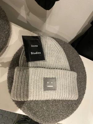 Acne mössa - Nyskick. Skickar snabbt🙂Priset är fast!