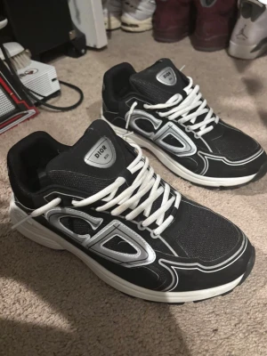 B30 skor - Riktig snygga och trendiga ligger bara i garderoben nu mera, där av priset