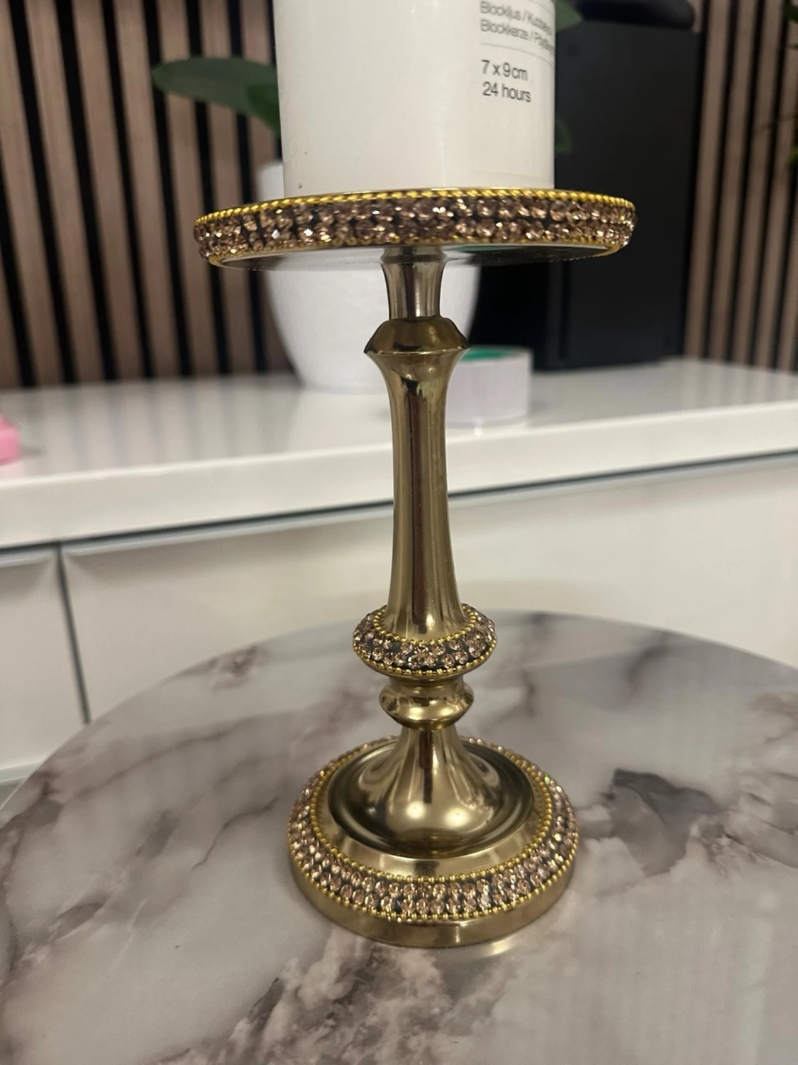 Guldig väst med paljettdetaljer - 2