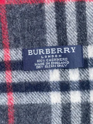 Burberry halsduk - Säljer massa burberry halsdukar på mitt konto, alla är självklart äkta och jag skulle enkelt säga att det är bästa priset på marknaden för ÄKTA burberry halsdukar 